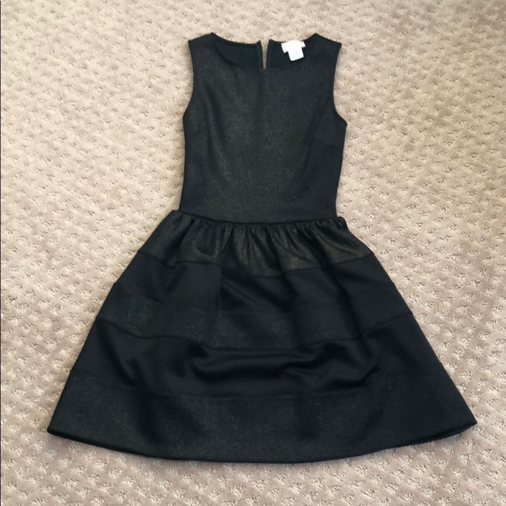 Adorable black/golden flirty dress